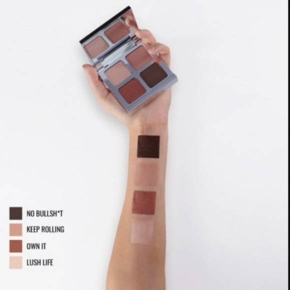 IL Makeup Color Boss Squad MULTI-DIMENSIONAL 4-PAN EYE COLOR PALETTE - Picture 2 of 2